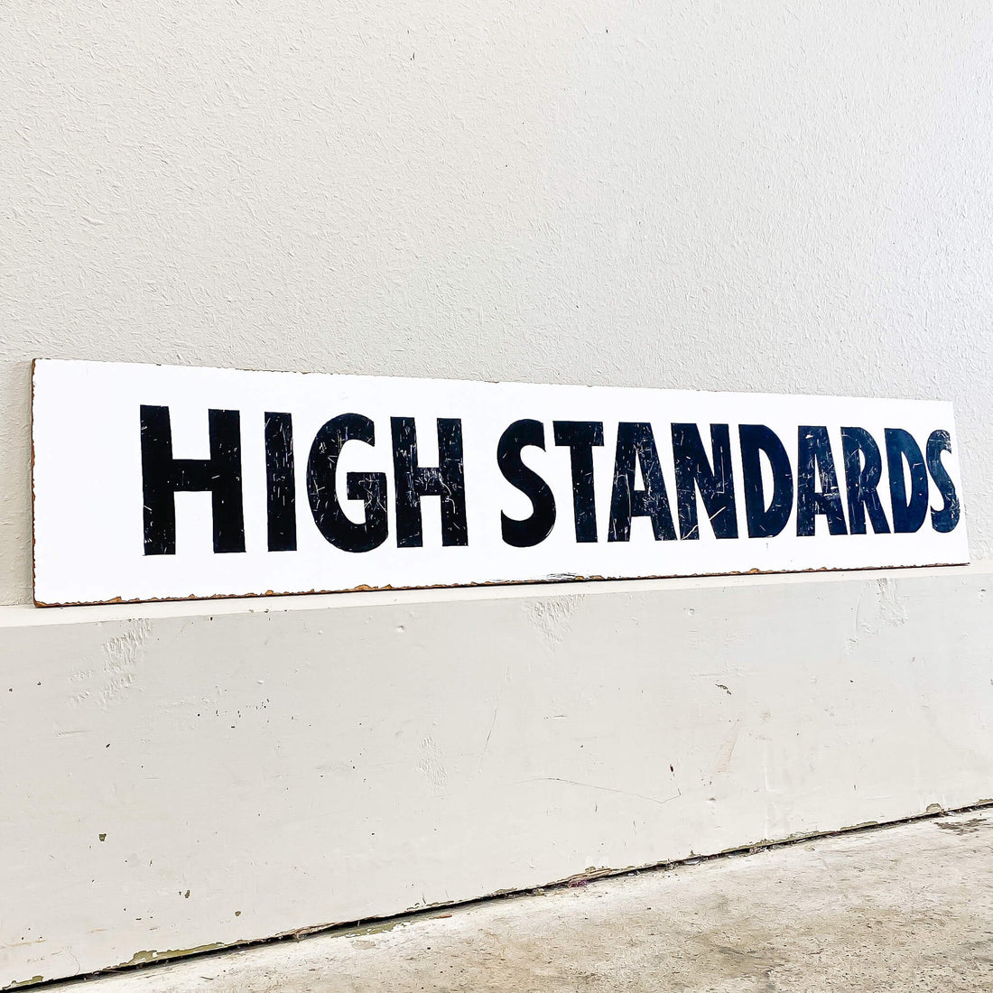 Avondale Racecourse Tournament Board Horse Names