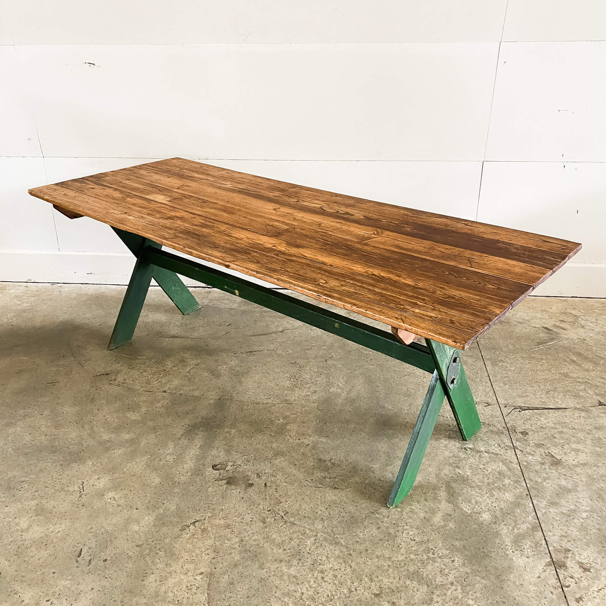 Farmhouse Pine Cross Legged Table