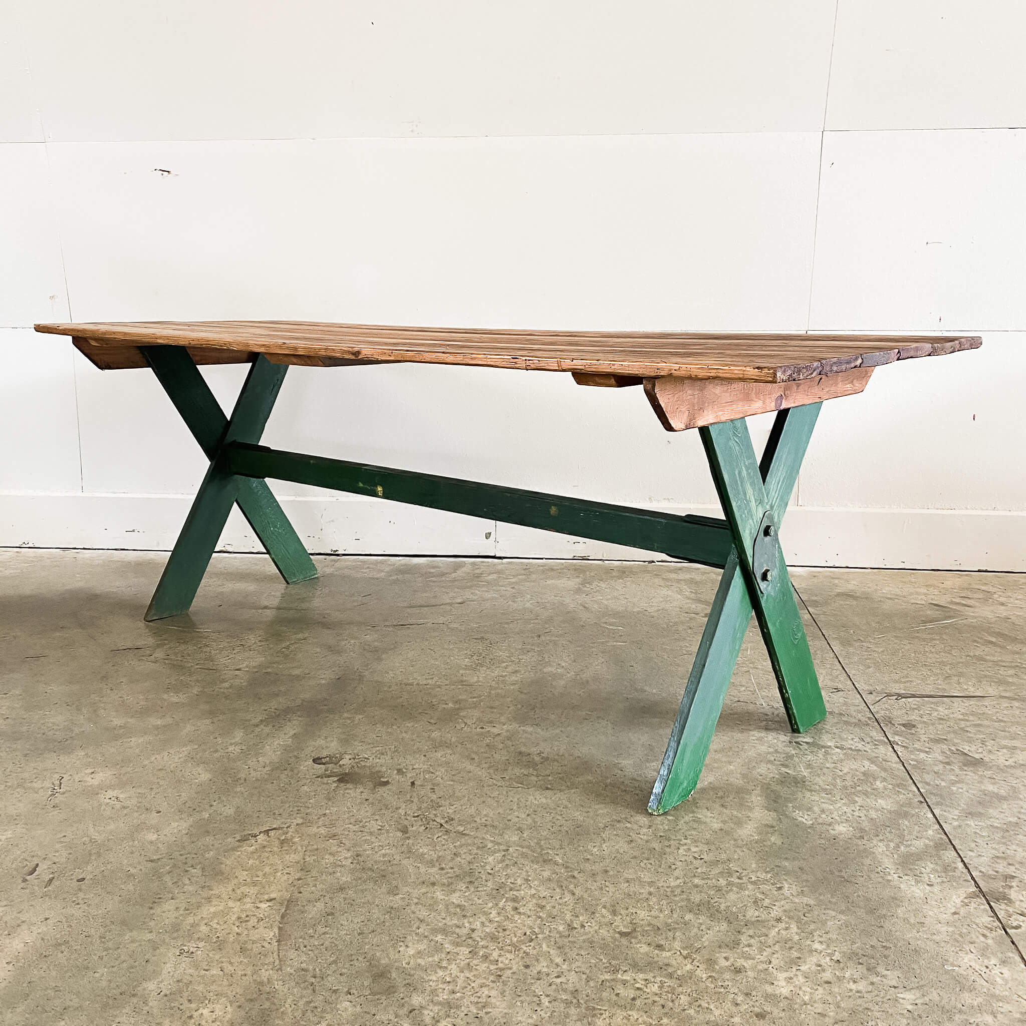 Farmhouse Pine Cross Legged Table
