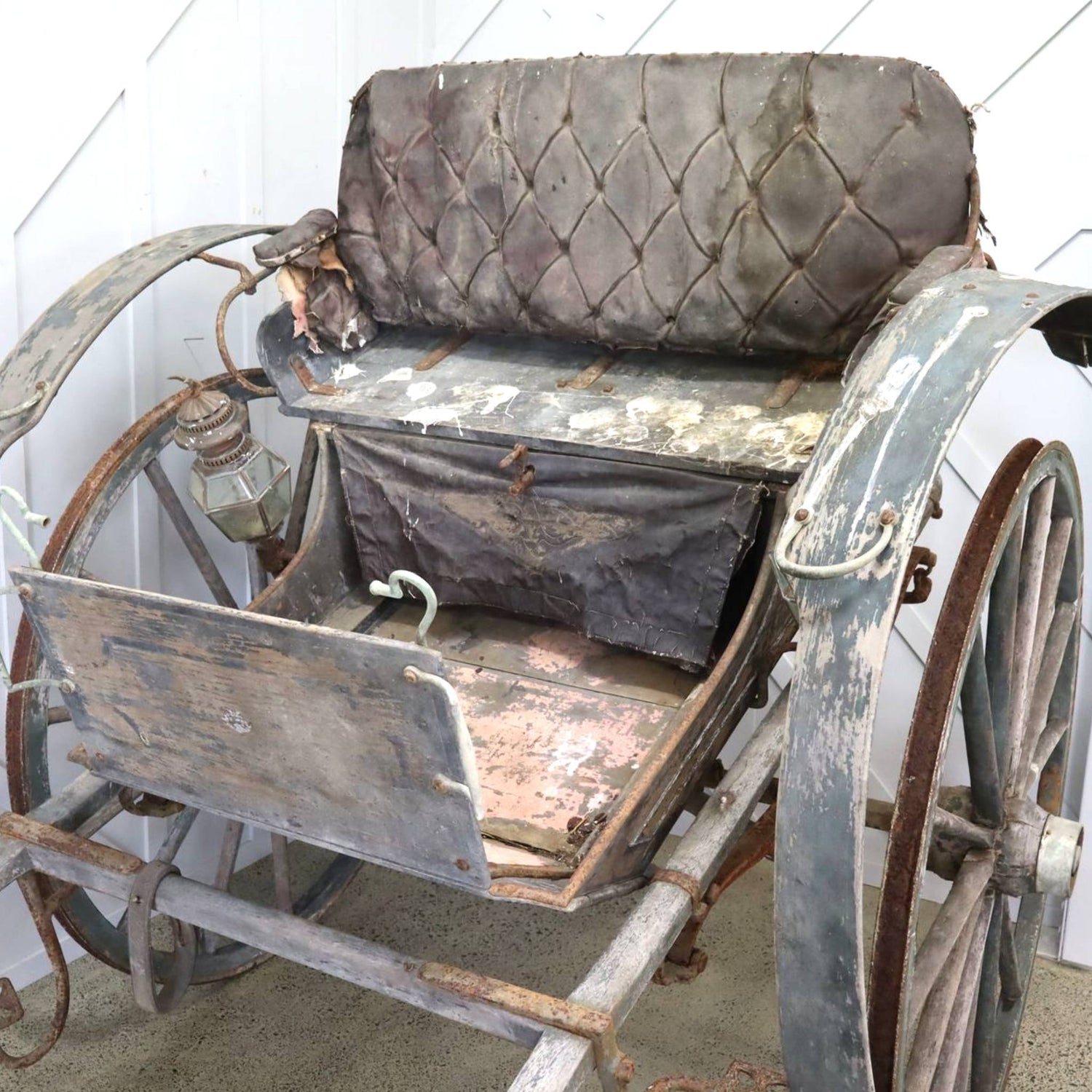 Exquisite Antique Horse-Drawn Gig