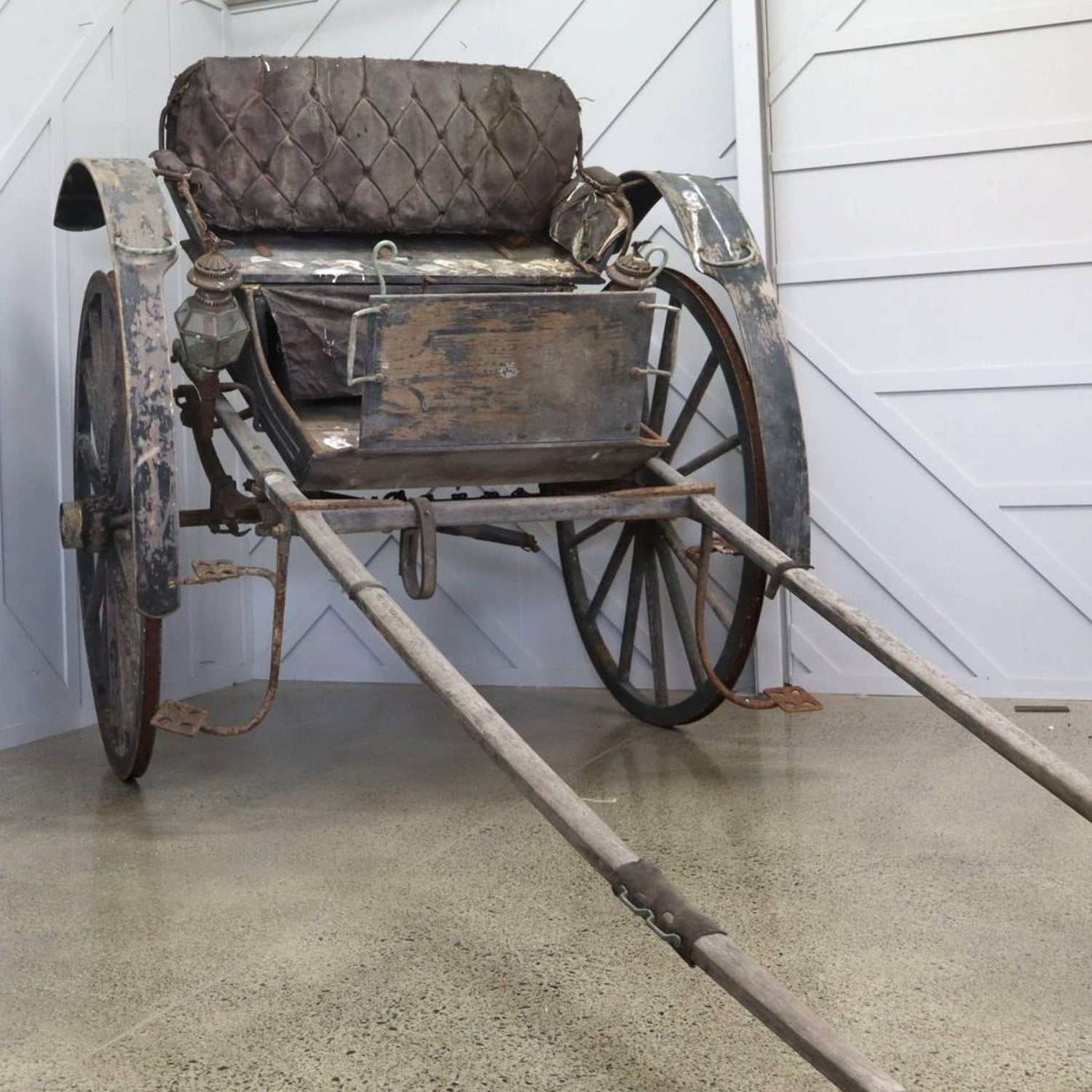 Exquisite Antique Horse-Drawn Gig