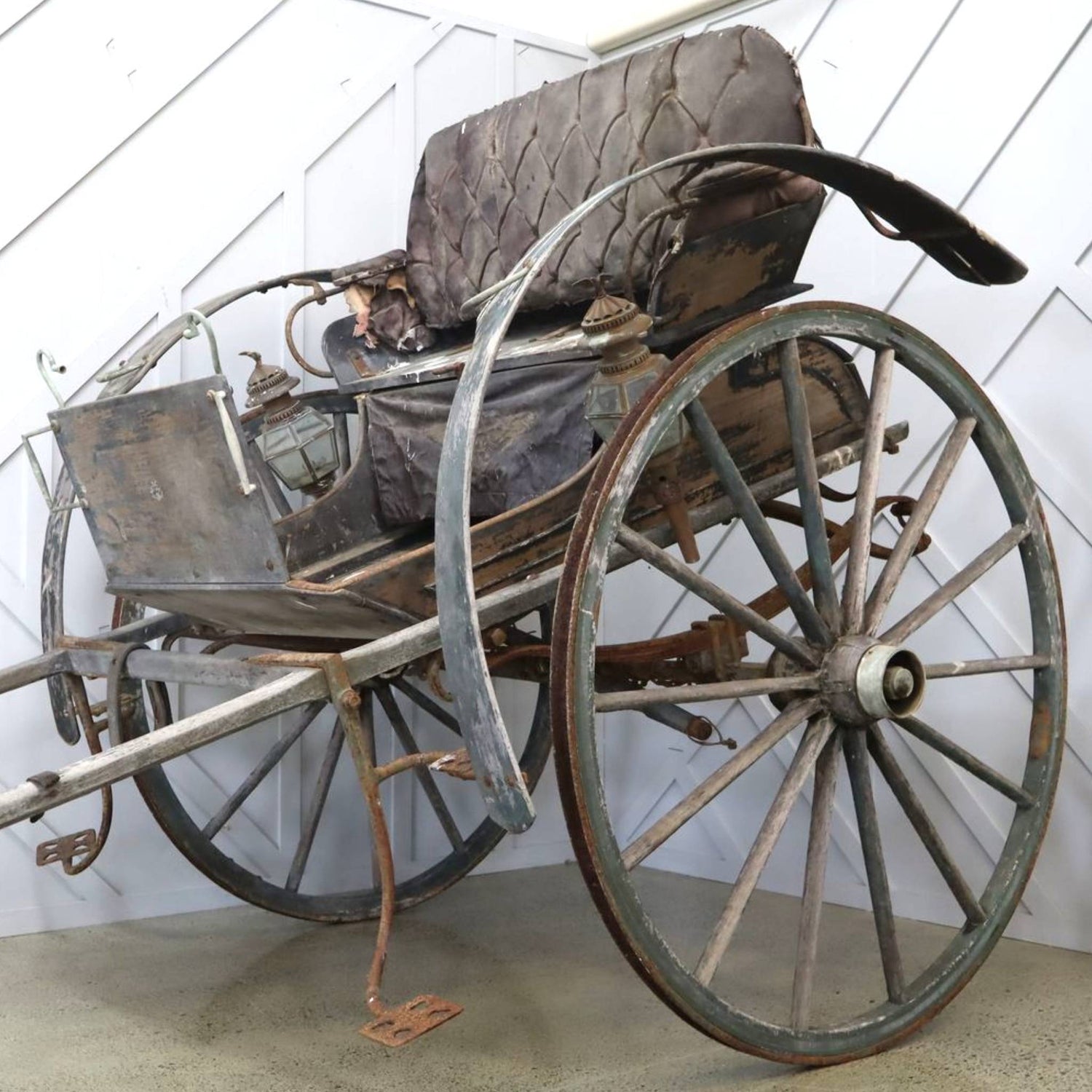 Exquisite Antique Horse-Drawn Gig