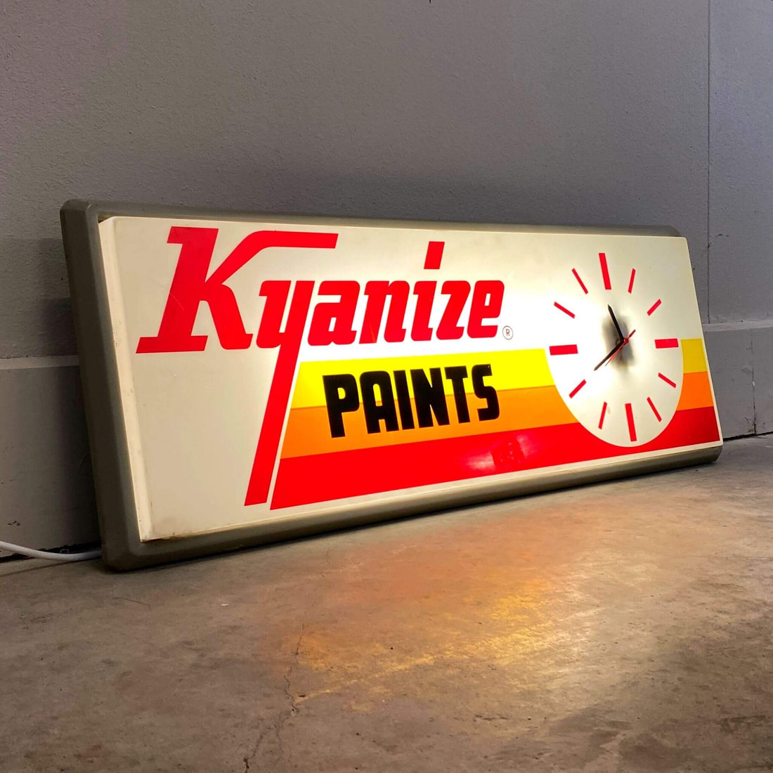 Kyanize Light Up Clock