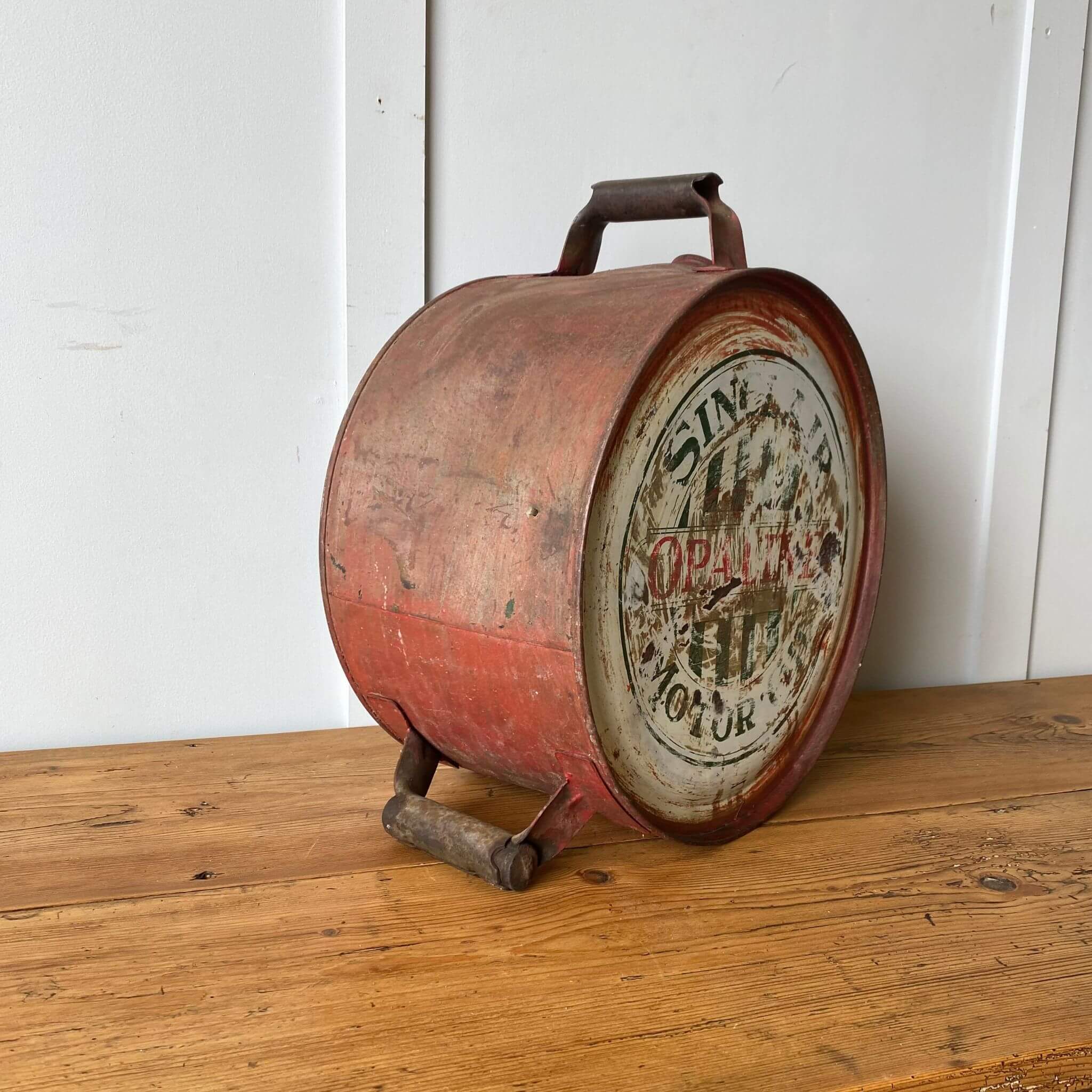 Vintage garage collectible, Sinclair Opaline Oil Tin