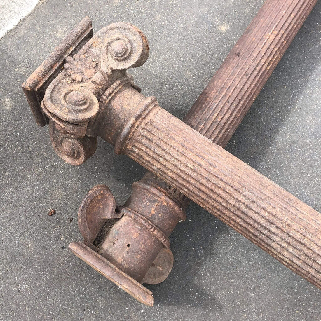 Tio of victorian street lights