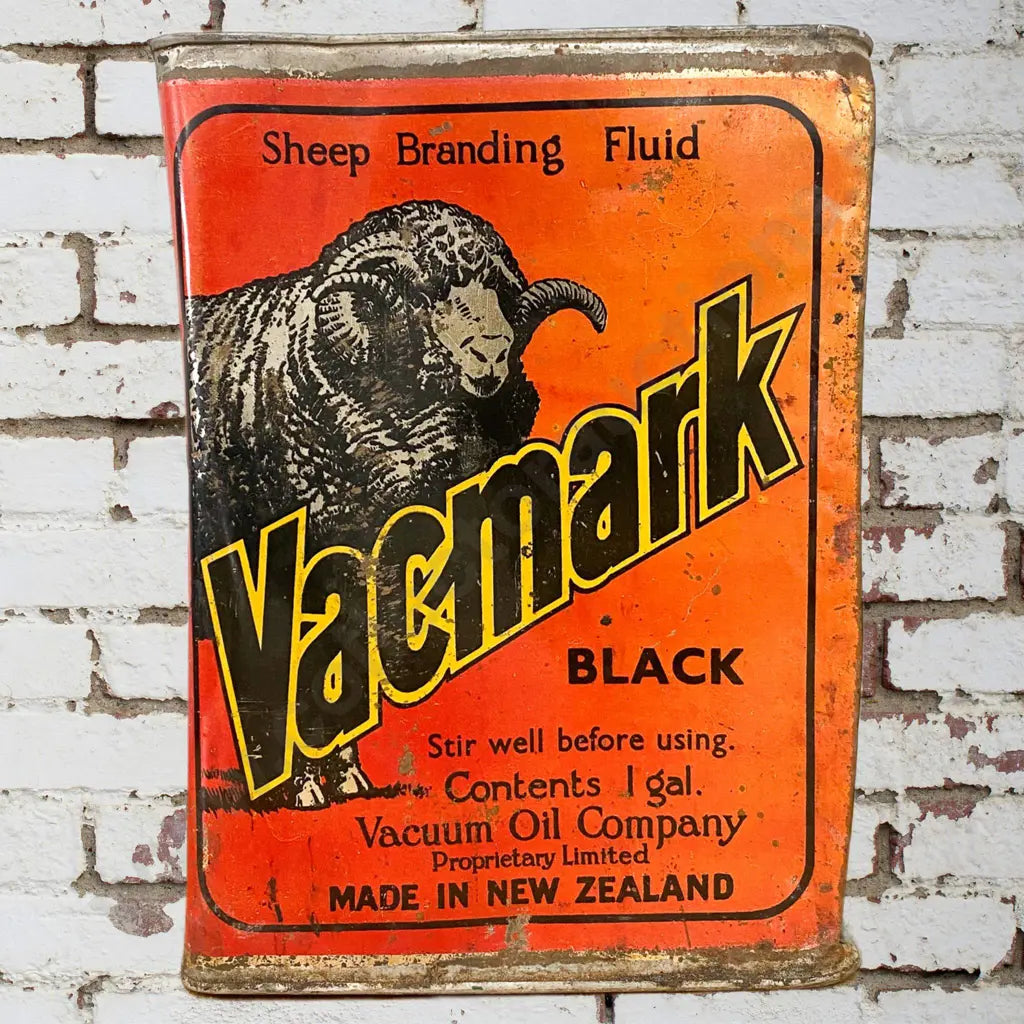 Size 13cm long x 12cm wide x 17cm high. A/F Side cut out by farmer. Rare early Vacuum Oil Co of NZ Tin. One good side. Condtion fair/bad.