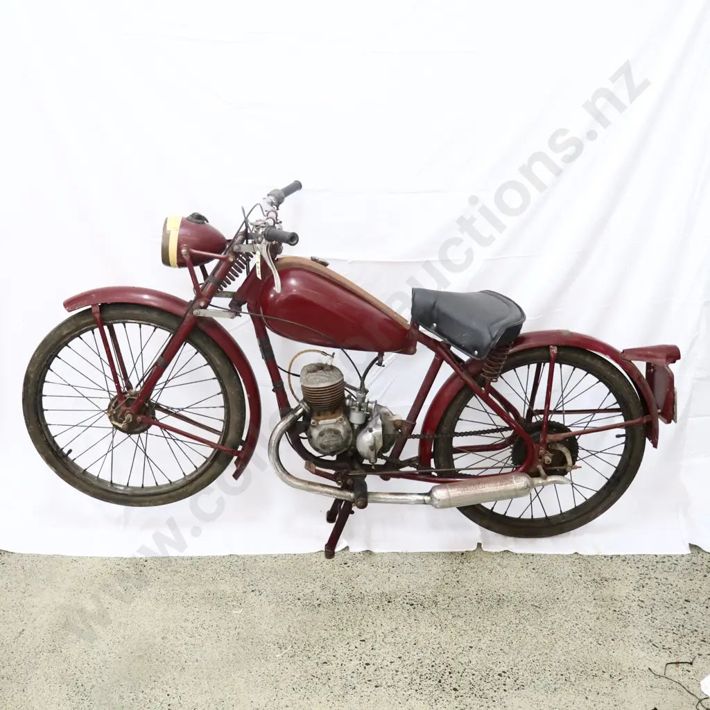 1950's Approx James Motorcycle with Villar's Motor. We refreshed the fuel and cleaned out the carb.. Idol could do with an adjustment. Original paint. This bike is RUNNING.