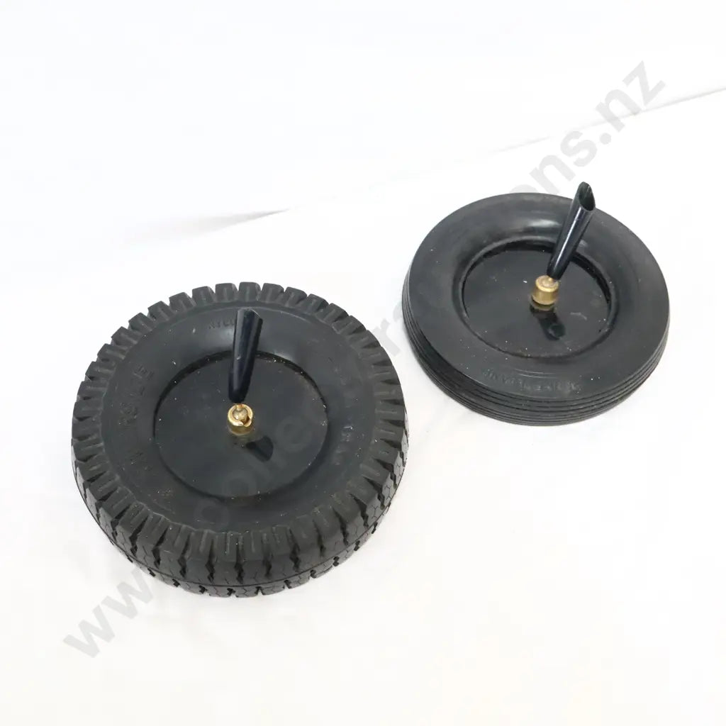 Size 16cm and 14cm diameter.