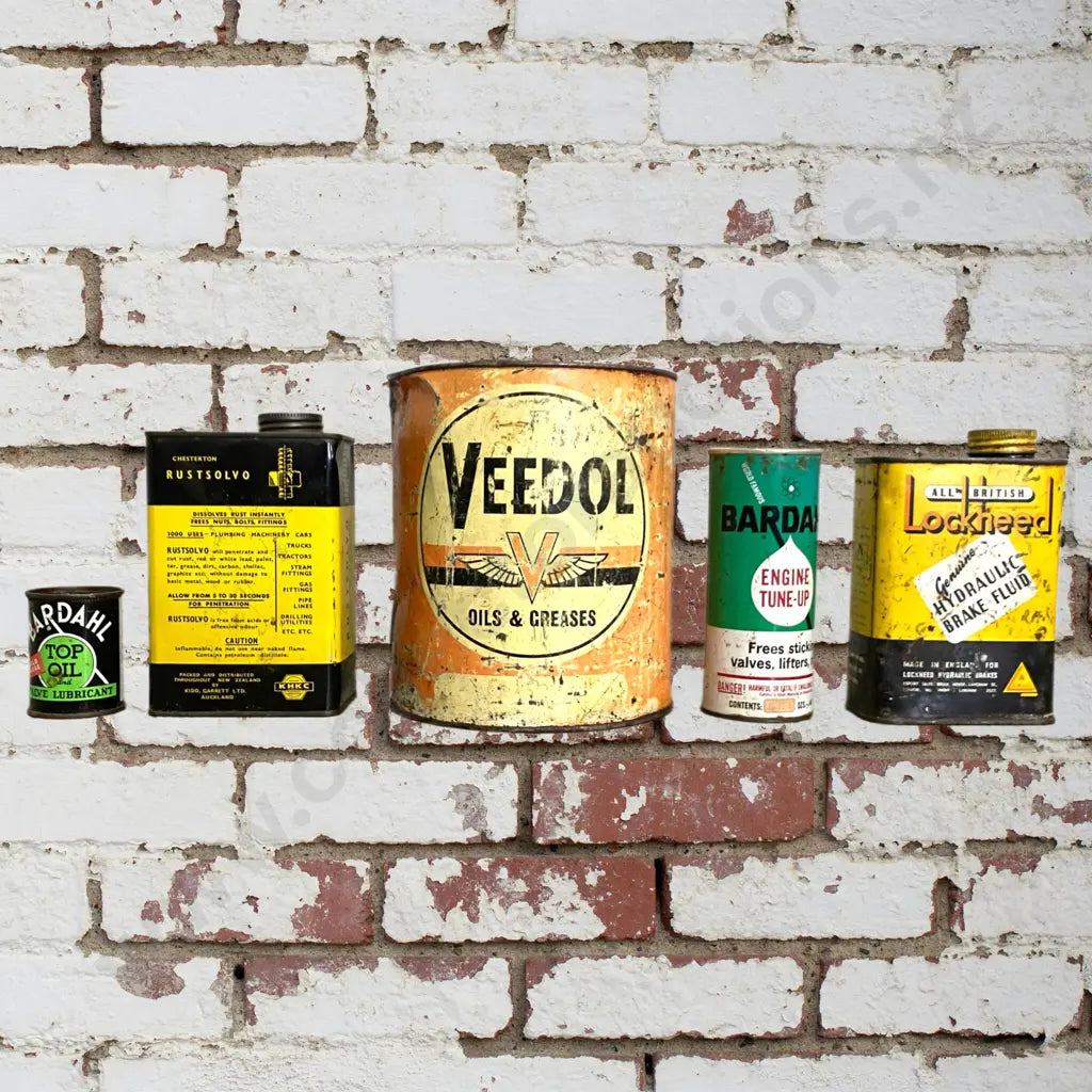 Size varies fomr 20cm - 8cm tall. Tins in various conditions.