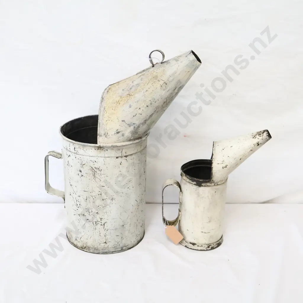 1 Quart and 5l. Ex Puriri Service Station