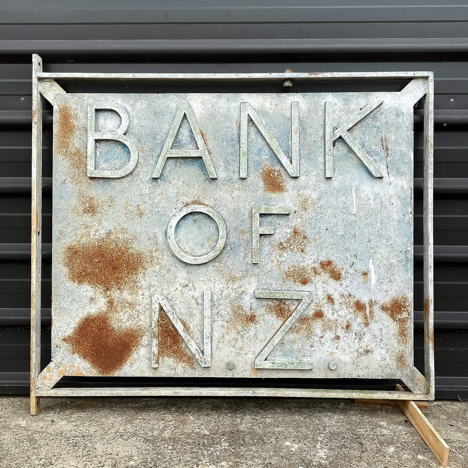 BNZ Sign