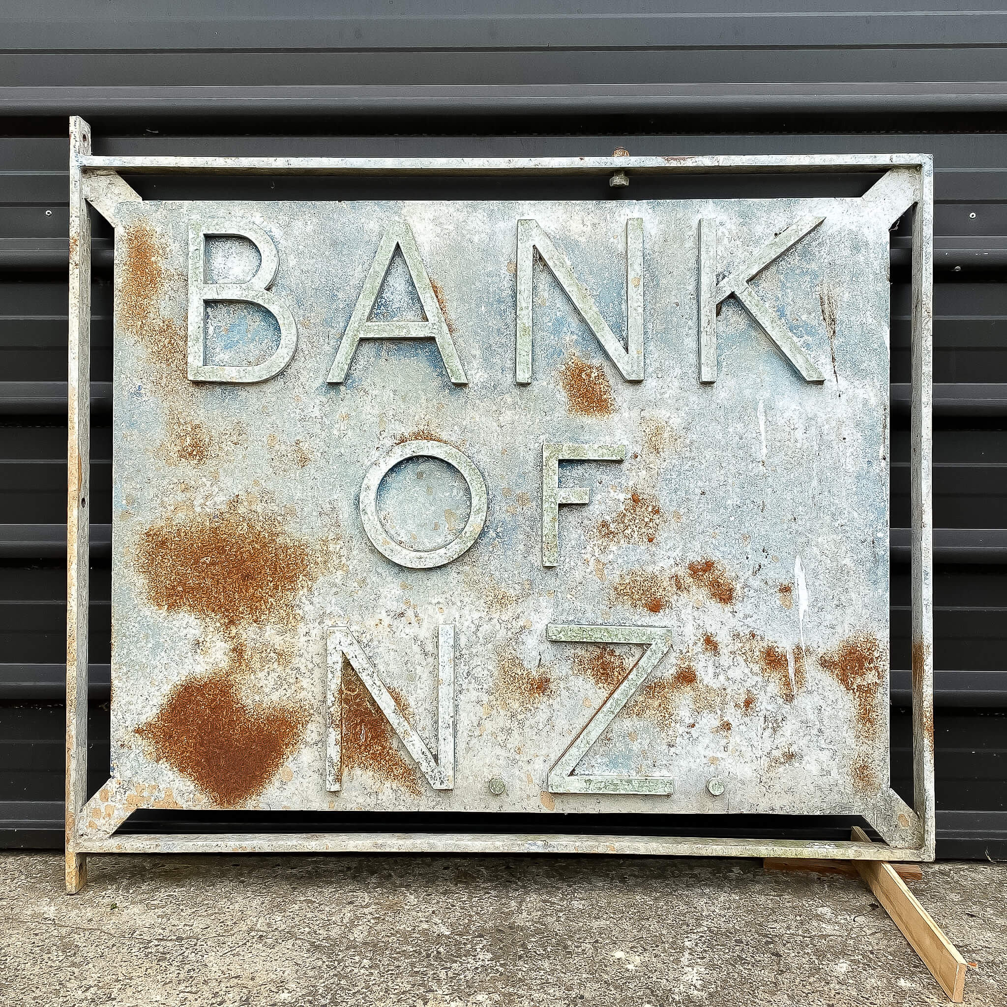 BNZ Sign