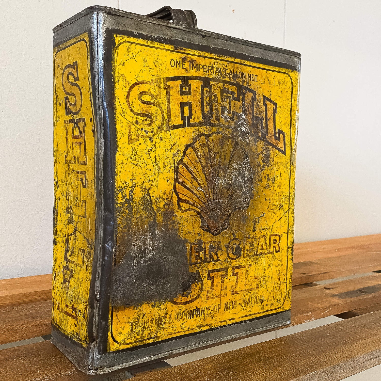 Shell Amber Gear Oil Tin | Elsie Wolfe Decorative Antiques – Salvage Place