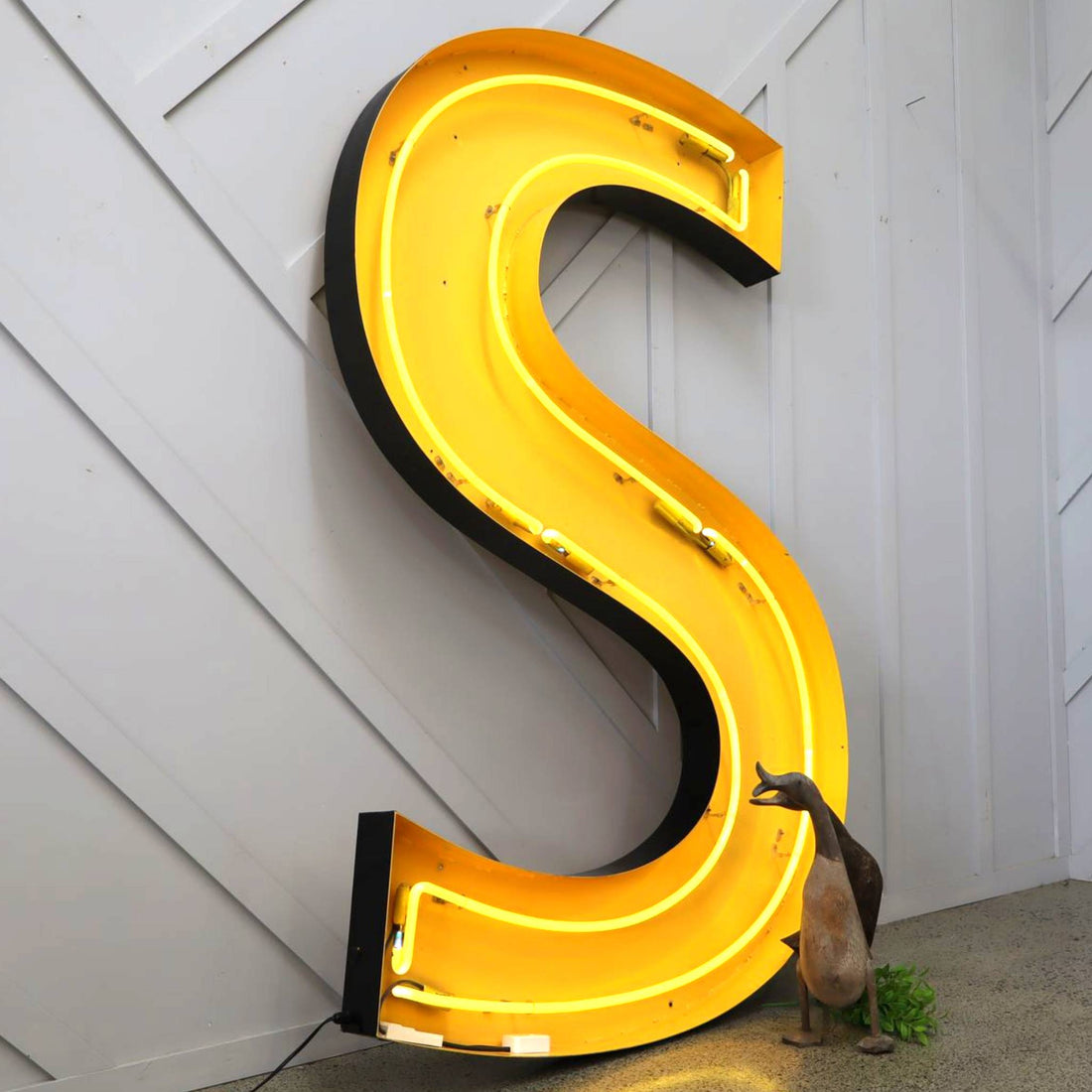 Large Neon S
