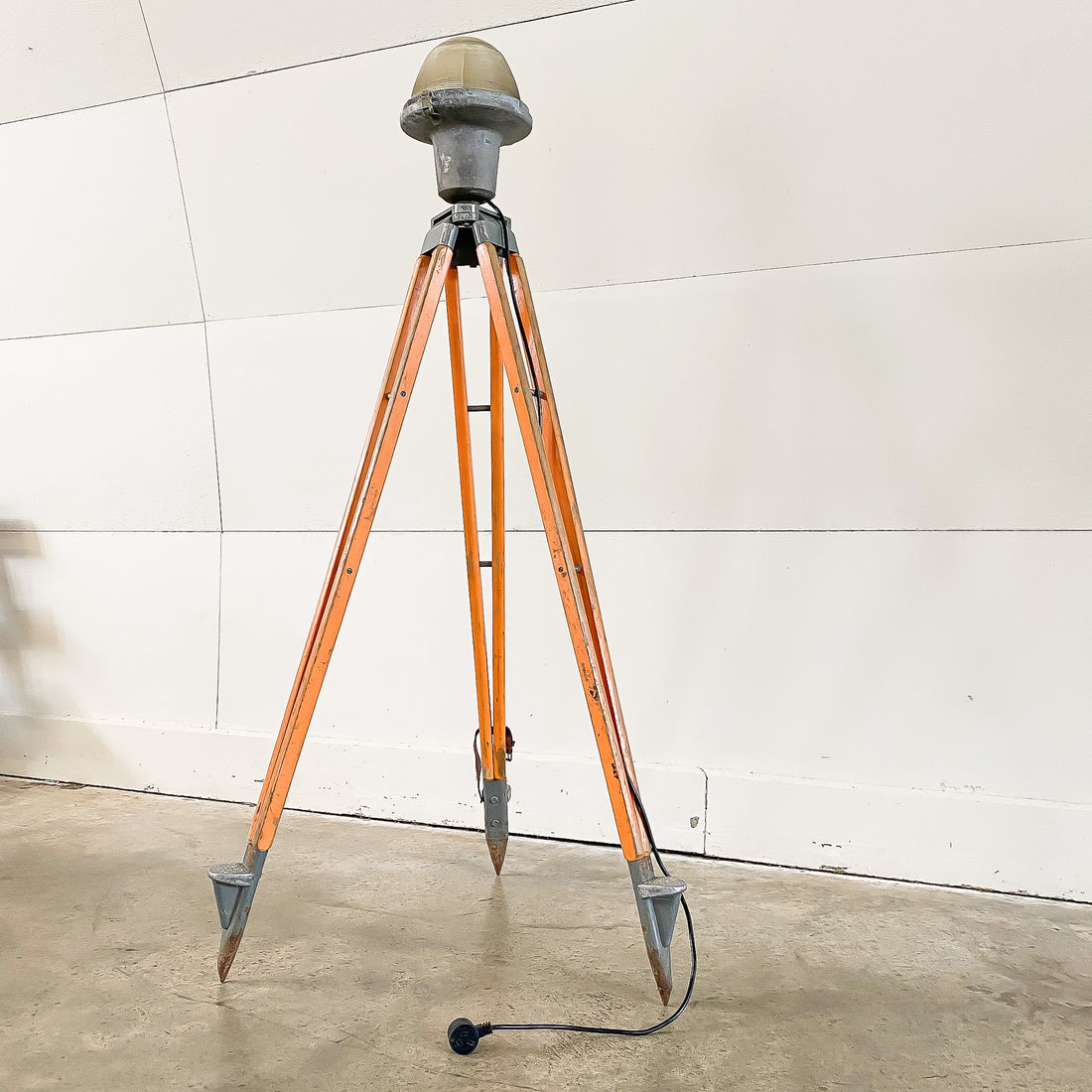 Vintage Tripod Light