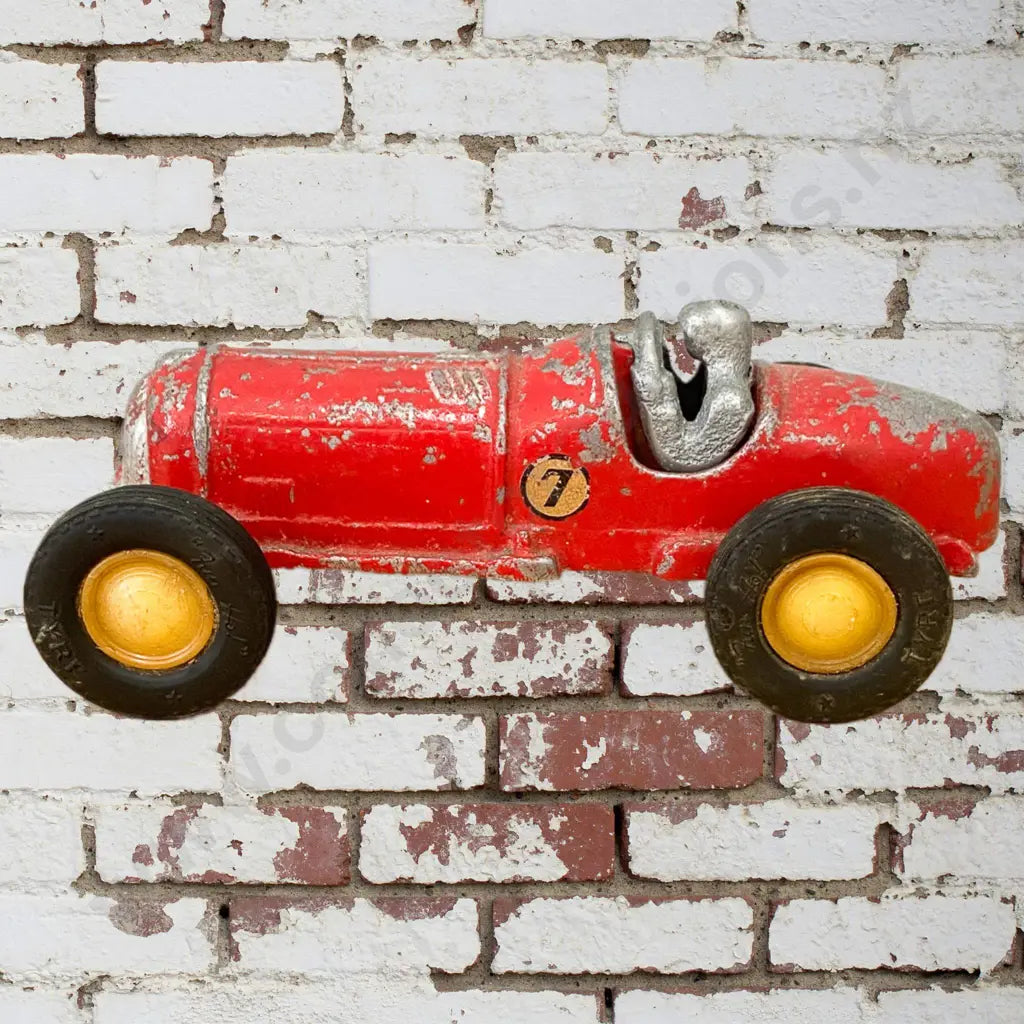 Size 17cm Long x 8cm Wide x 6.5cm High. At Fault, front wheen hub brocken, original paint. Condition fair