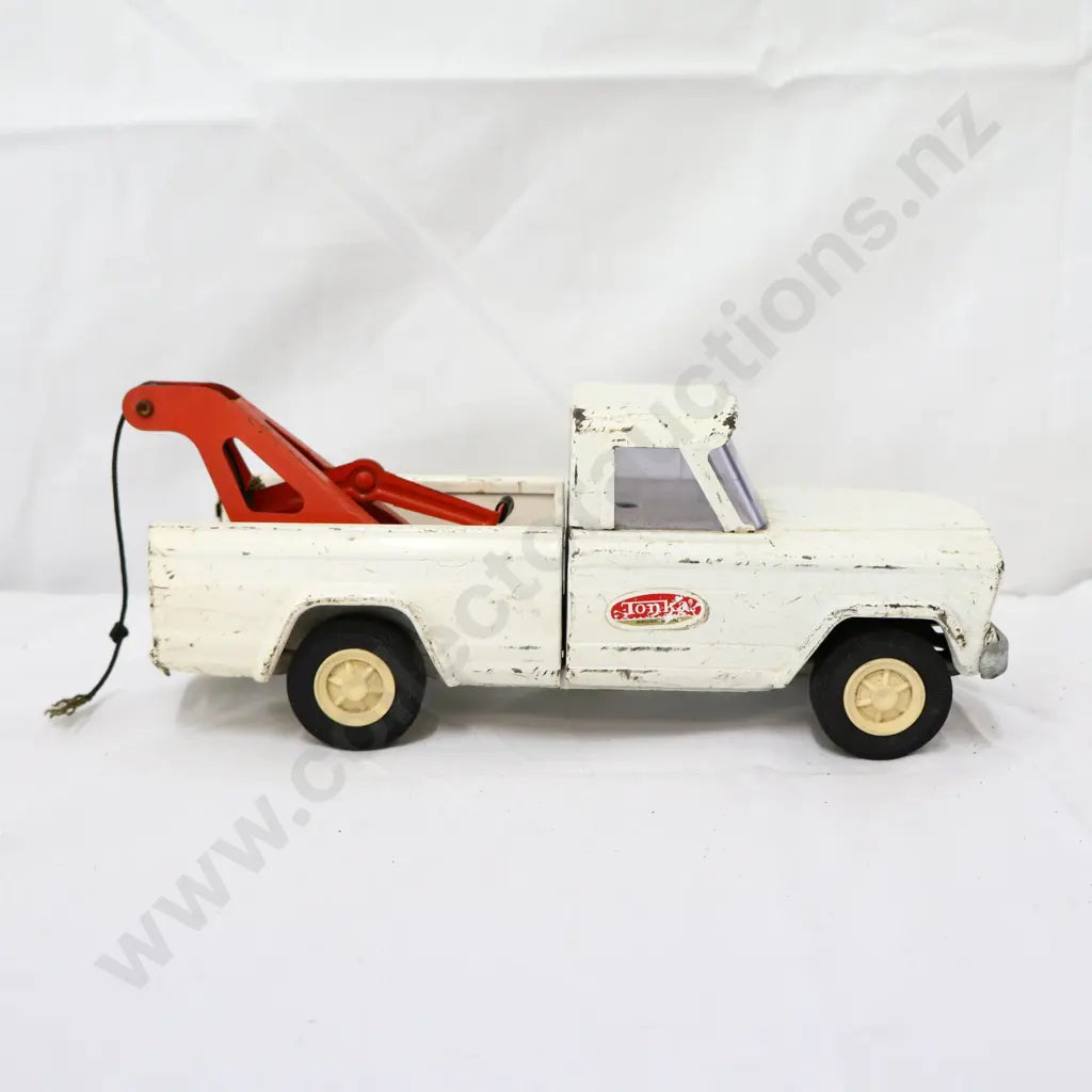 25 x 9 x 9 cm approx very good condition surface scratches no hook