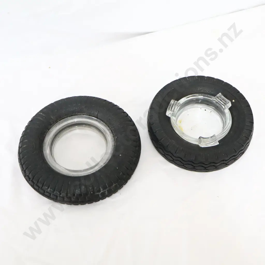 Size 15cm and 17cm diameter.