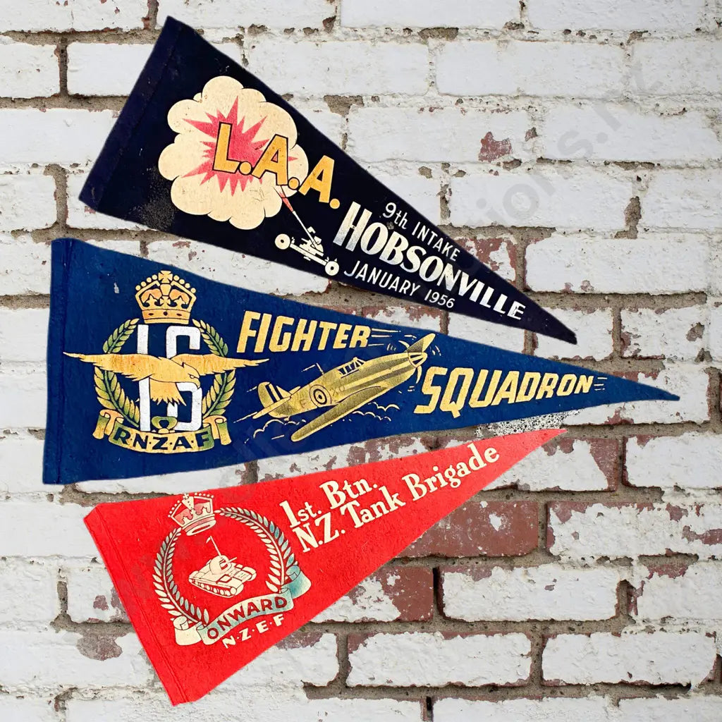Size 44cm Long x 18cm High, 44cm Long x 20cm High, 57cm Long x 23cm High. Car flag pennants, pictorials. Condition very good.