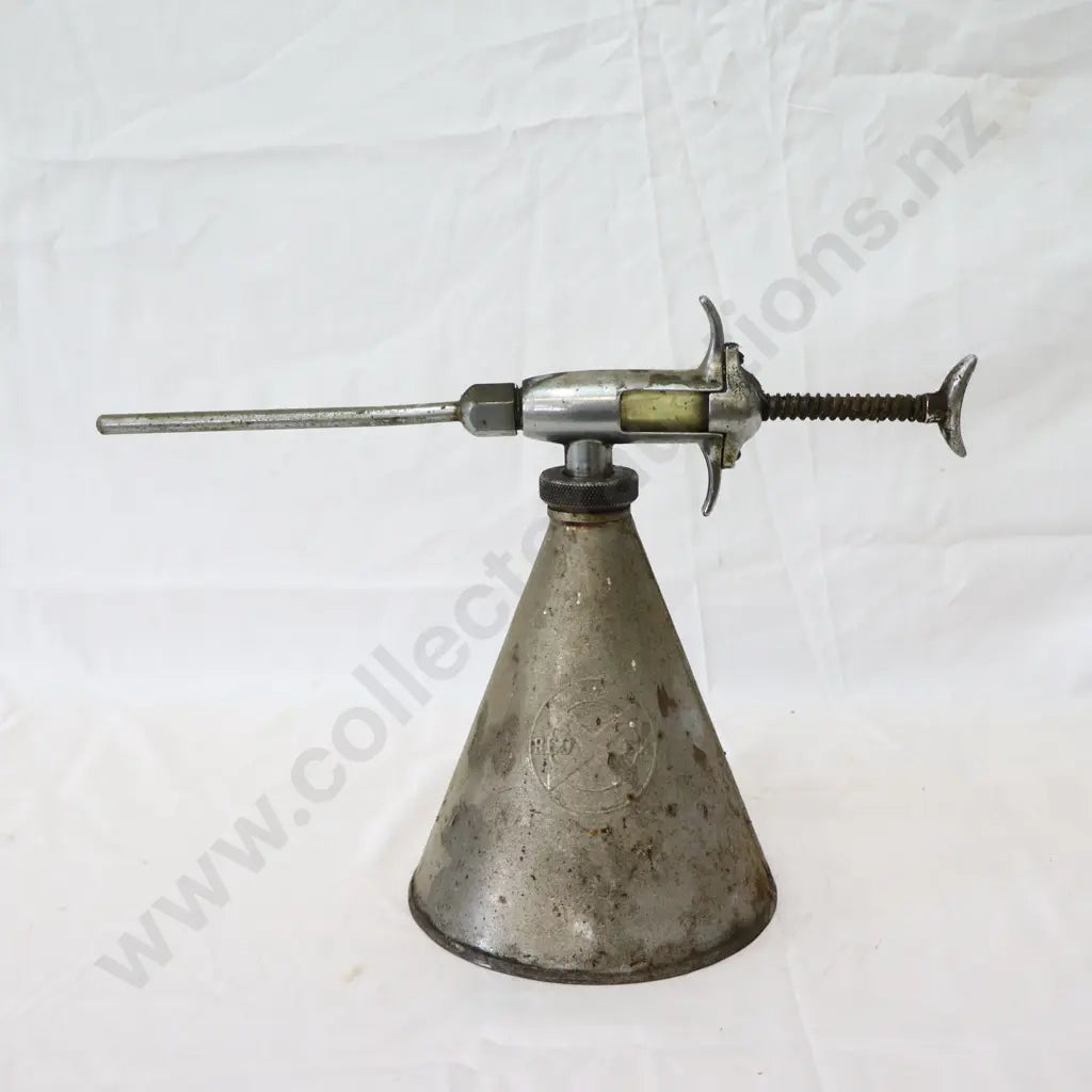 Size 23cm High. Excellent condition, no chips or cracks. Ex Puriri Service Station