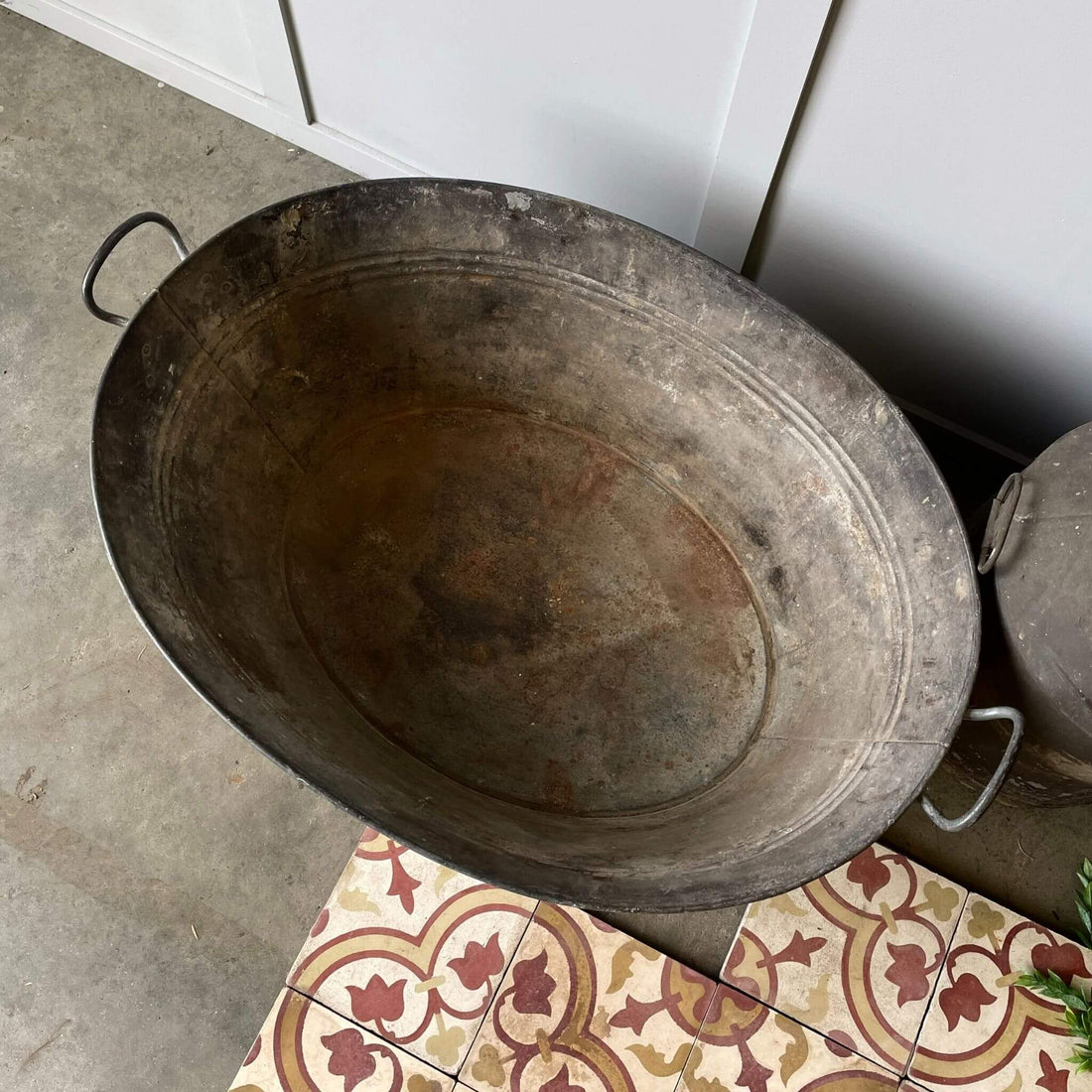 Antique Wash Bath Tub, historic antique furniture