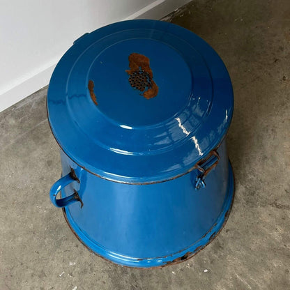 A top of a blue goulash pot