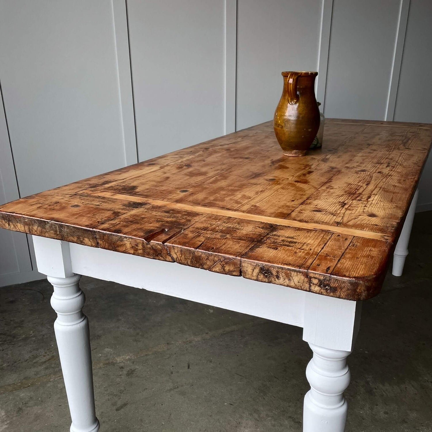 End view of country house dining table