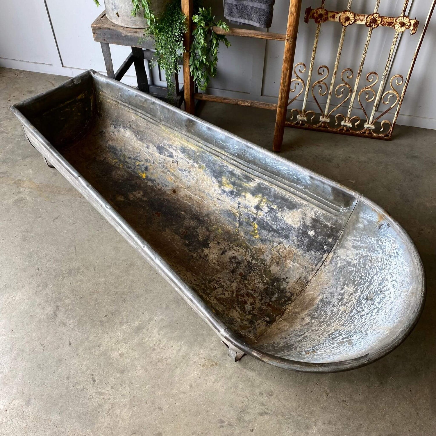 Vintage bath planter