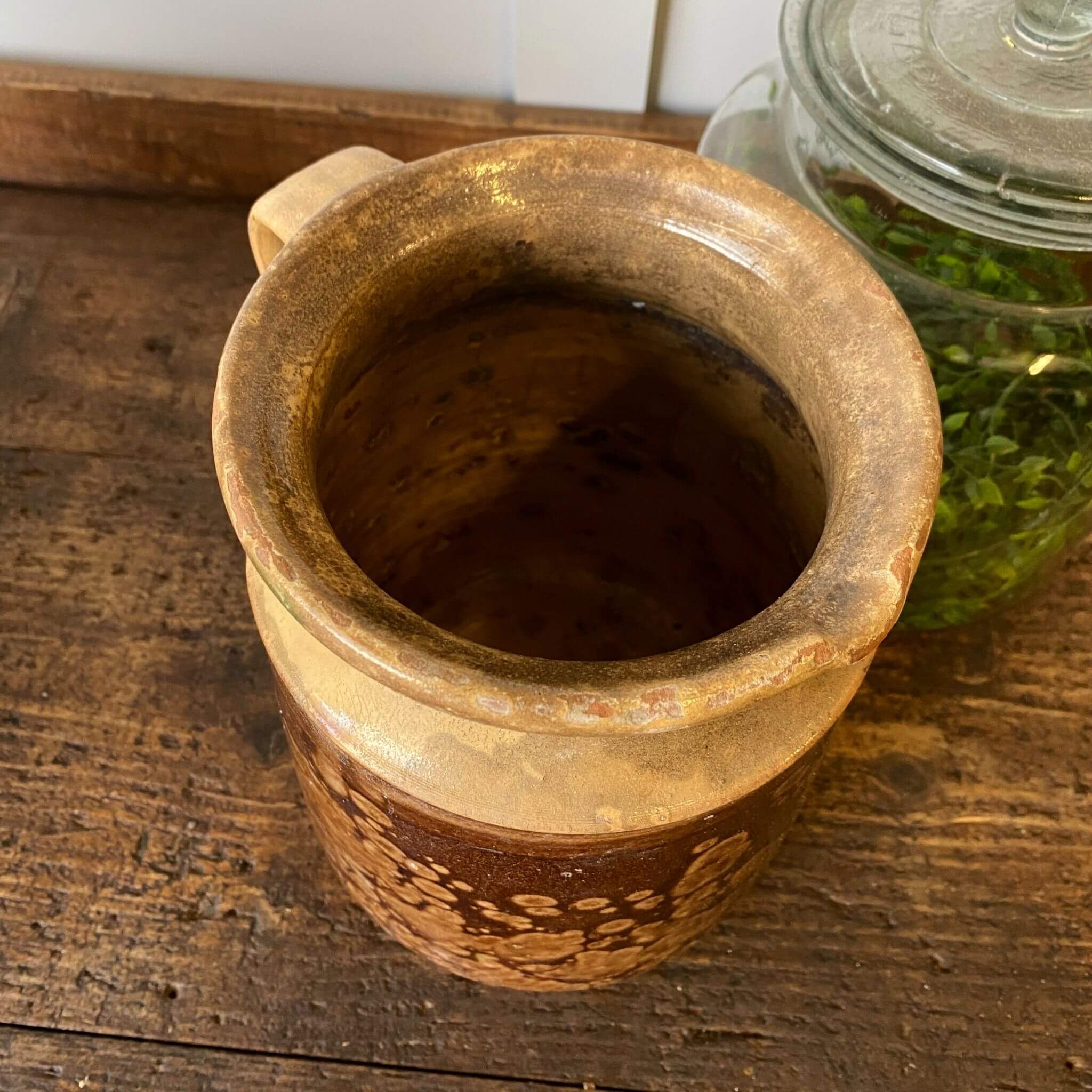 Top of brown vintage pot